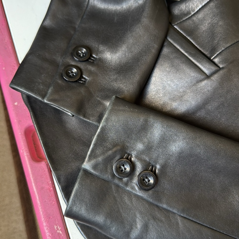 Women's Black Leather Jacket - Picture 15 of 16
